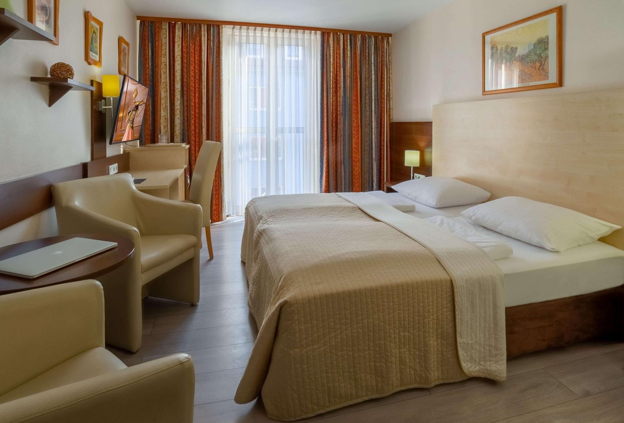 Astor 4*